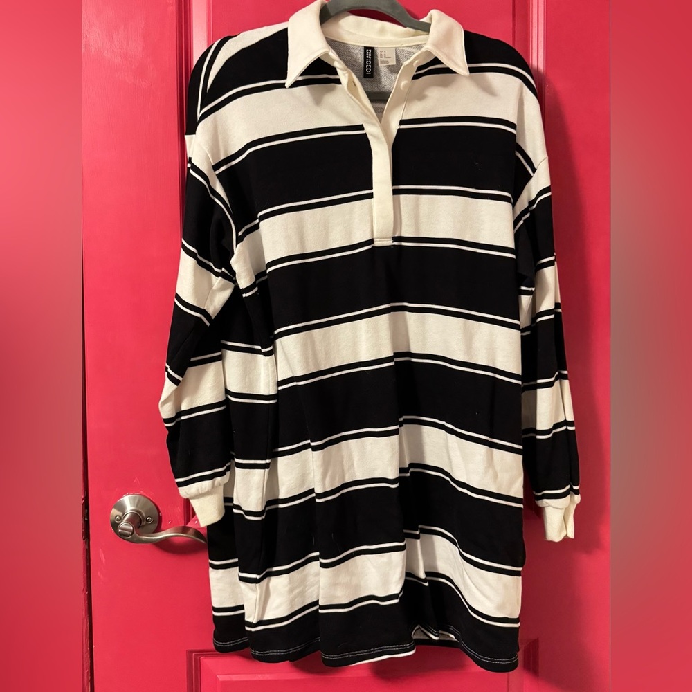 H&M Classic Black and White Striped Women's Top